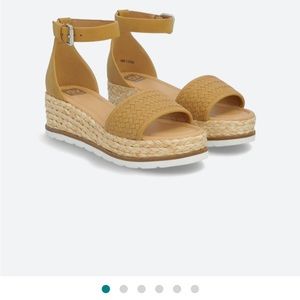 Size 6 wedge shoe with buckle closure. Adorably cute and in great condition.